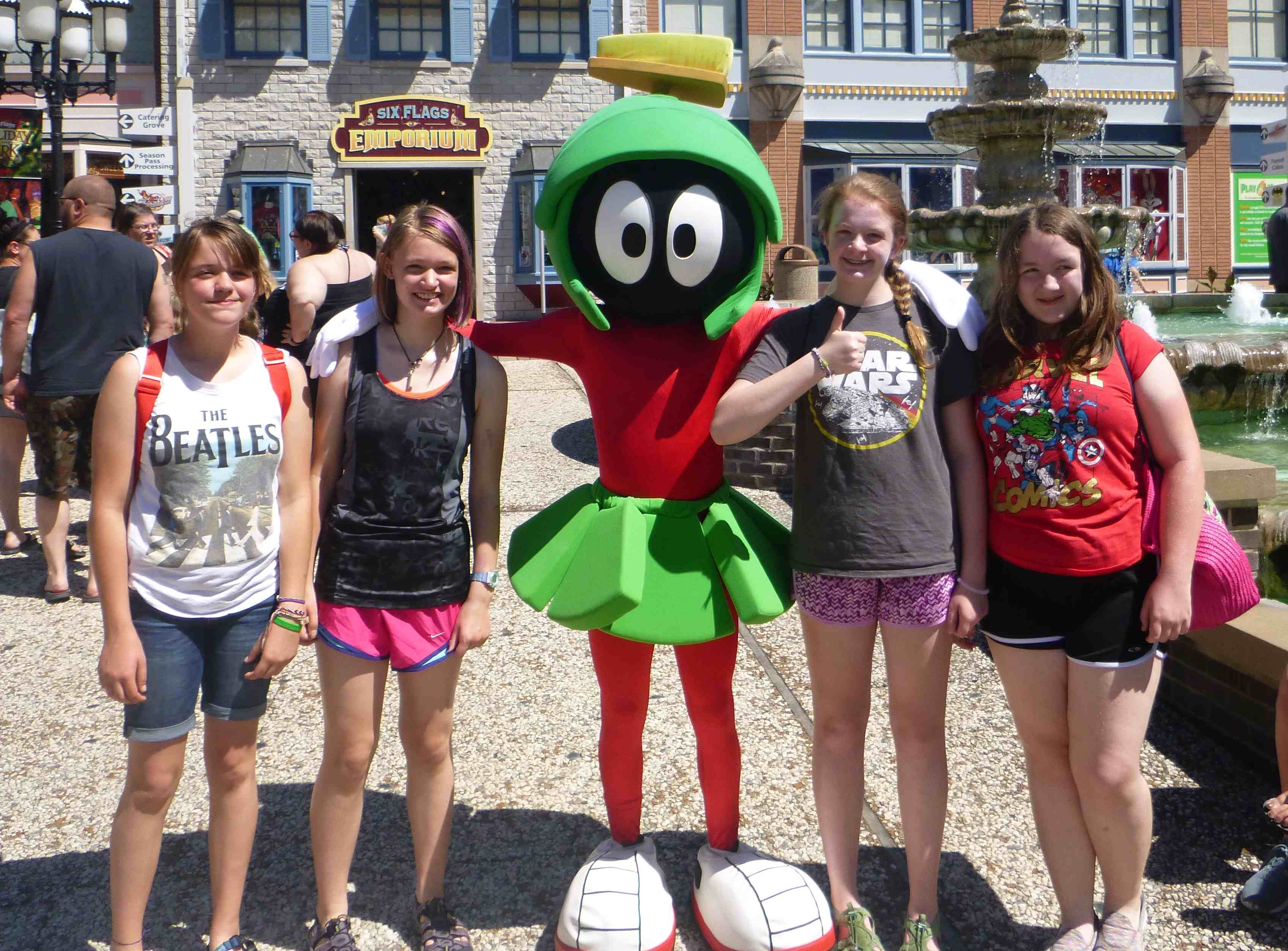 2016-05-29 6 flags JC Abby Ella.jpg